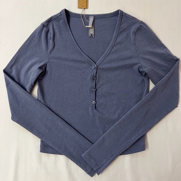 SKIMS NEW VINTAGE LONG SLEEVE CROPPED HENLEY ~ SLATE BLUE 💙🩶 - Picture 6 of 7